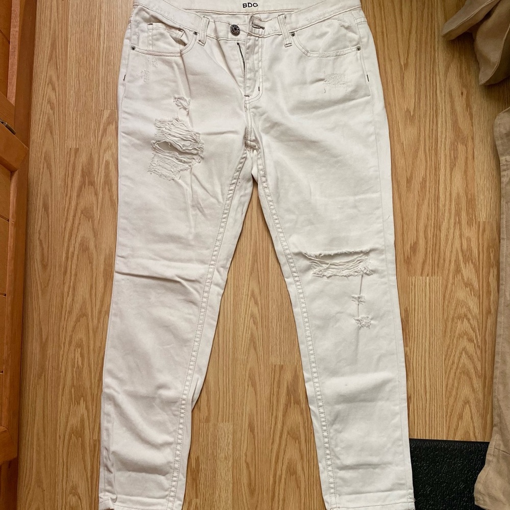 BDG Distressed Slim Boyfriend Jeans - Ivory/Off White - 28
